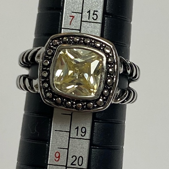 Silpada Sterling Silver with off white yellow center stone ring Size 8 - Picture 1 of 8